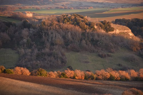 Valle del Marta-Paesaggio presso il Castello di Pian Fasciano 4 MINLB