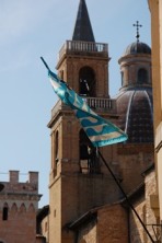 8-Foligno-Bandiera e campanile del Duomo