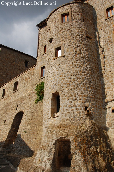 Bassano in Teverina-Torre semicircolare RCRLB
